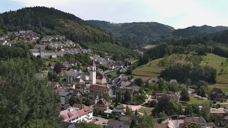Dieses Bild zeigt eine Webcam-Aufnahme von Ottenhöfen, aufgenommen am Sonntag, den 28.06.2026 um 15:30 Uhr
