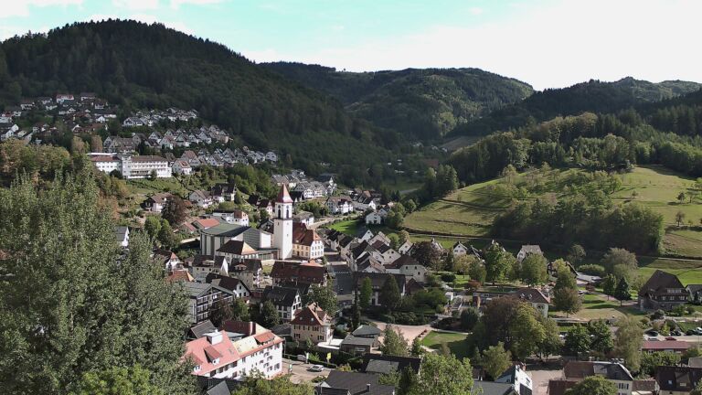 Dieses Bild zeigt eine Webcam-Aufnahme von Ottenhöfen, aufgenommen am Montag, den 14.09.2026 um 16:10 Uhr