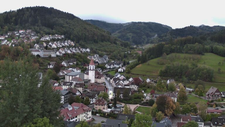 Dieses Bild zeigt eine Webcam-Aufnahme von Ottenhöfen, aufgenommen am Mittwoch, den 21.10.2026 um 18:00 Uhr