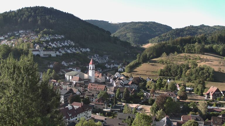Dieses Bild zeigt eine Webcam-Aufnahme von Ottenhöfen, aufgenommen am Donnerstag, den 13.08.2026 um 08:20 Uhr