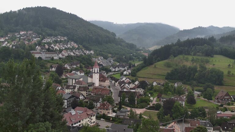 Dieses Bild zeigt eine Webcam-Aufnahme von Ottenhöfen, aufgenommen am Mittwoch, den 01.07.2026 um 07:50 Uhr