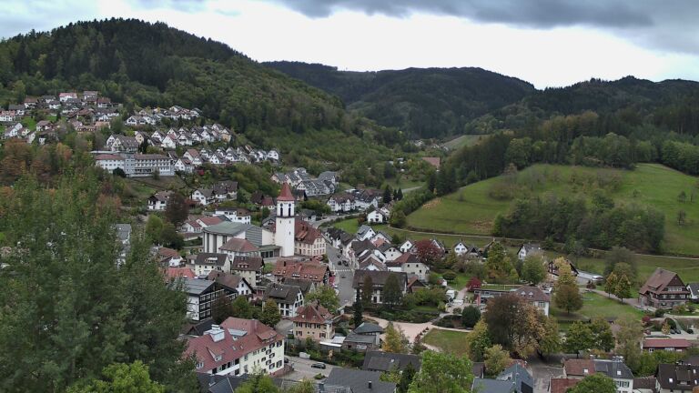 Dieses Bild zeigt eine Webcam-Aufnahme von Ottenhöfen, aufgenommen am Samstag, den 24.10.2026 um 16:30 Uhr
