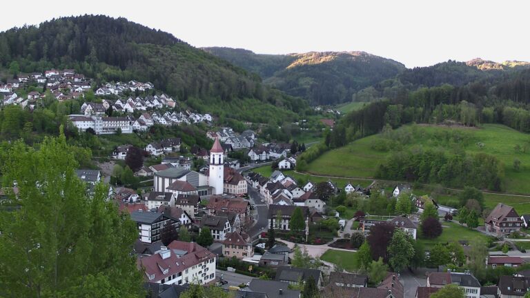 Dieses Bild zeigt eine Webcam-Aufnahme von Ottenhöfen, aufgenommen am Freitag, den 01.05.2026 um 06:50 Uhr