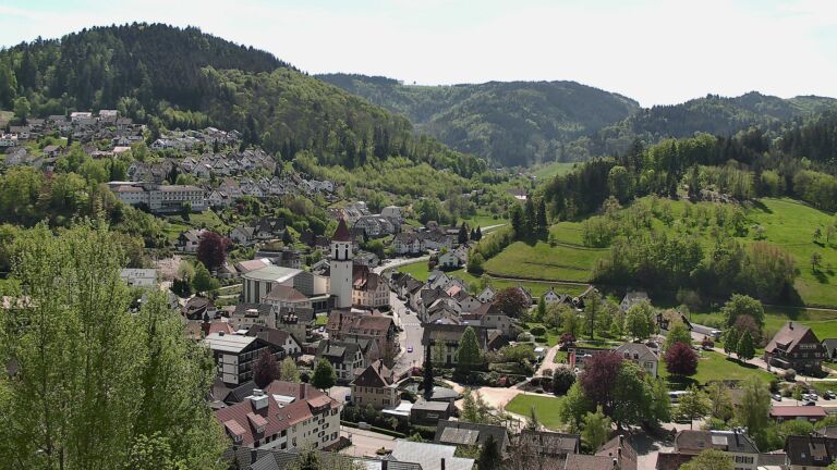 Dieses Bild zeigt eine Webcam-Aufnahme von Ottenhöfen, aufgenommen am Montag, den 27.04.2026 um 12:40 Uhr