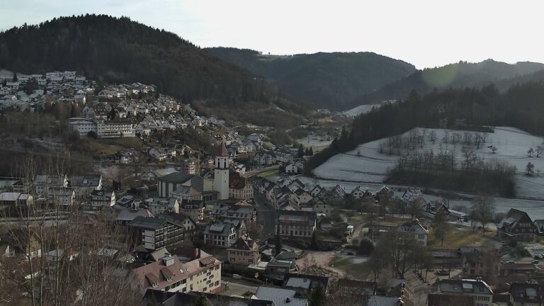 Dieses Bild zeigt eine Webcam-Aufnahme von Ottenhöfen, aufgenommen am Donnerstag, den 01.01.2026 um 14:10 Uhr