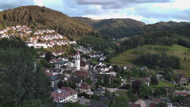 Dieses Bild zeigt eine Webcam-Aufnahme von Ottenhöfen, aufgenommen am Sonntag, den 05.07.2026 um 21:00 Uhr