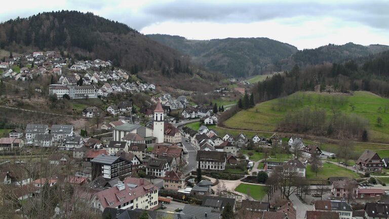 Dieses Bild zeigt eine Webcam-Aufnahme von Ottenhöfen, aufgenommen am Dienstag, den 17.03.2026 um 14:10 Uhr