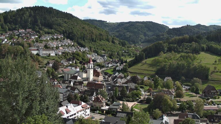 Dieses Bild zeigt eine Webcam-Aufnahme von Ottenhöfen, aufgenommen am Donnerstag, den 17.09.2026 um 15:30 Uhr