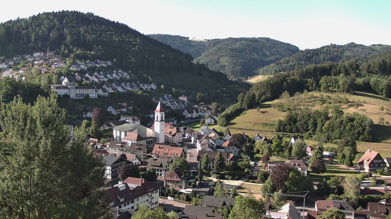 Dieses Bild zeigt eine Webcam-Aufnahme von Ottenhöfen, aufgenommen am Freitag, den 10.07.2026 um 08:10 Uhr