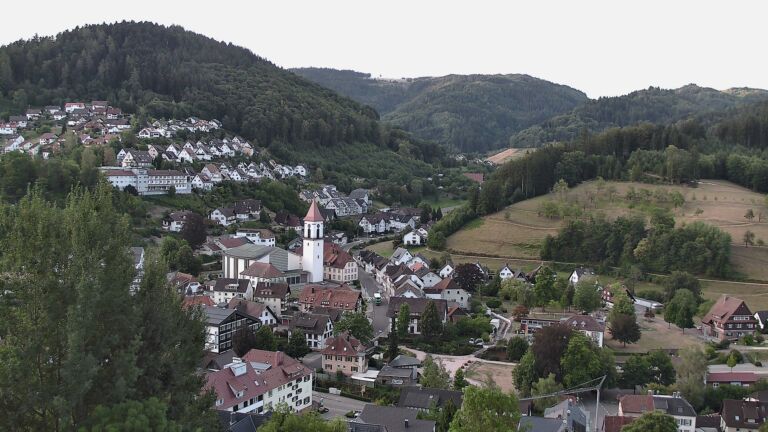 Dieses Bild zeigt eine Webcam-Aufnahme von Ottenhöfen, aufgenommen am Montag, den 10.08.2026 um 06:50 Uhr