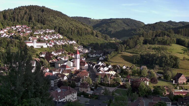 Dieses Bild zeigt eine Webcam-Aufnahme von Ottenhöfen, aufgenommen am Sonntag, den 07.06.2026 um 20:10 Uhr