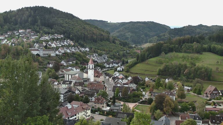 Dieses Bild zeigt eine Webcam-Aufnahme von Ottenhöfen, aufgenommen am Sonntag, den 04.10.2026 um 09:10 Uhr