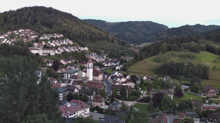 Dieses Bild zeigt eine Webcam-Aufnahme von Ottenhöfen, aufgenommen am Sonntag, den 14.06.2026 um 21:30 Uhr
