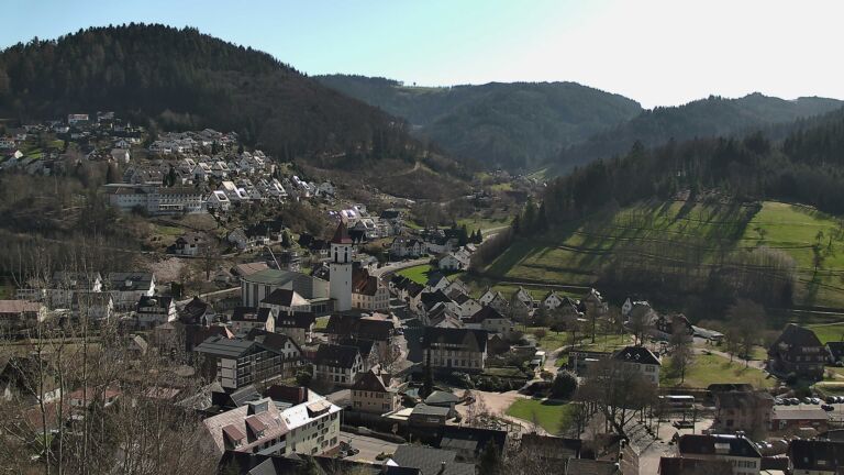 Dieses Bild zeigt eine Webcam-Aufnahme von Ottenhöfen, aufgenommen am Montag, den 02.03.2026 um 13:30 Uhr