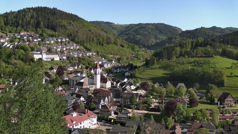 Dieses Bild zeigt eine Webcam-Aufnahme von Ottenhöfen, aufgenommen am Mittwoch, den 29.04.2026 um 18:10 Uhr