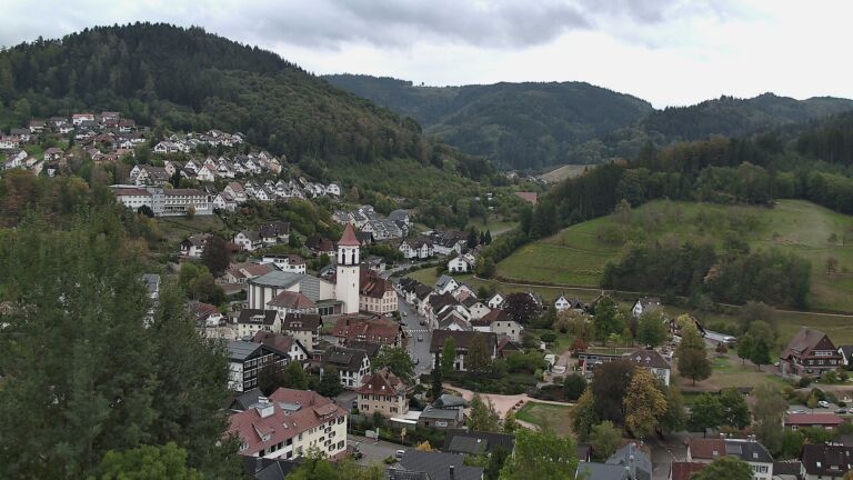 Dieses Bild zeigt eine Webcam-Aufnahme von Ottenhöfen, aufgenommen am Donnerstag, den 01.10.2026 um 14:20 Uhr