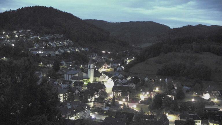 Dieses Bild zeigt eine Webcam-Aufnahme von Ottenhöfen, aufgenommen am Mittwoch, den 13.05.2026 um 05:00 Uhr