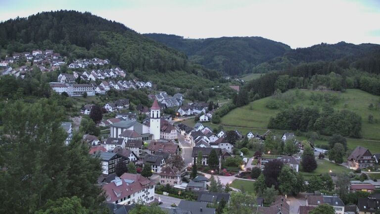 Dieses Bild zeigt eine Webcam-Aufnahme von Ottenhöfen, aufgenommen am Montag, den 18.05.2026 um 05:30 Uhr