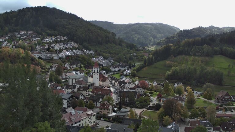 Dieses Bild zeigt eine Webcam-Aufnahme von Ottenhöfen, aufgenommen am Samstag, den 24.10.2026 um 13:20 Uhr