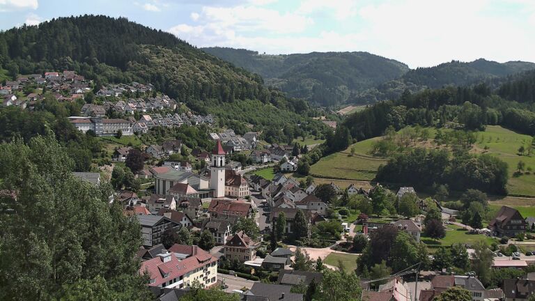Dieses Bild zeigt eine Webcam-Aufnahme von Ottenhöfen, aufgenommen am Freitag, den 26.06.2026 um 15:10 Uhr