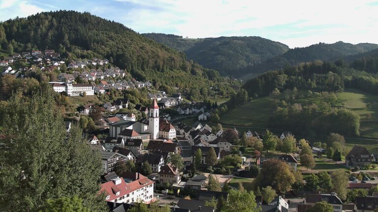 Dieses Bild zeigt eine Webcam-Aufnahme von Ottenhöfen, aufgenommen am Samstag, den 03.10.2026 um 17:00 Uhr
