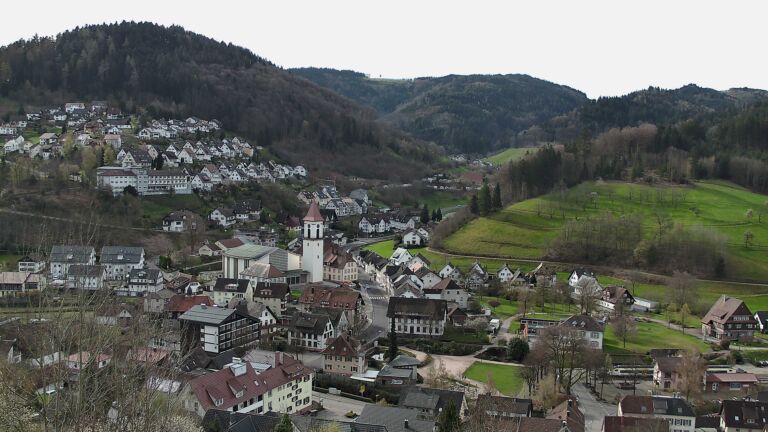 Dieses Bild zeigt eine Webcam-Aufnahme von Ottenhöfen, aufgenommen am Sonntag, den 05.04.2026 um 10:00 Uhr