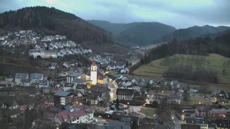 Dieses Bild zeigt eine Webcam-Aufnahme von Ottenhöfen, aufgenommen am Freitag, den 06.02.2026 um 17:50 Uhr