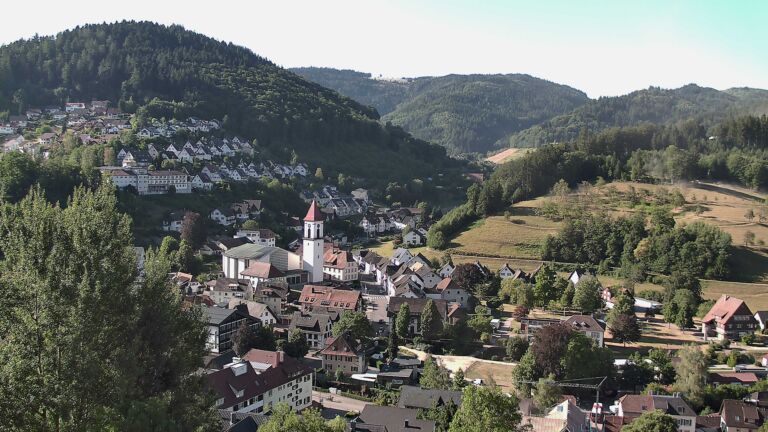 Dieses Bild zeigt eine Webcam-Aufnahme von Ottenhöfen, aufgenommen am Freitag, den 24.07.2026 um 08:50 Uhr