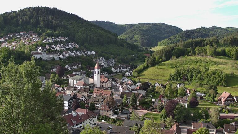 Dieses Bild zeigt eine Webcam-Aufnahme von Ottenhöfen, aufgenommen am Sonntag, den 17.05.2026 um 07:30 Uhr