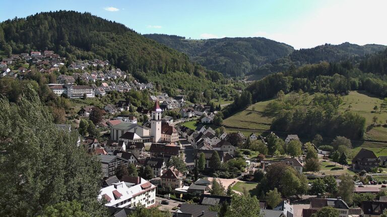 Dieses Bild zeigt eine Webcam-Aufnahme von Ottenhöfen, aufgenommen am Freitag, den 11.09.2026 um 15:20 Uhr
