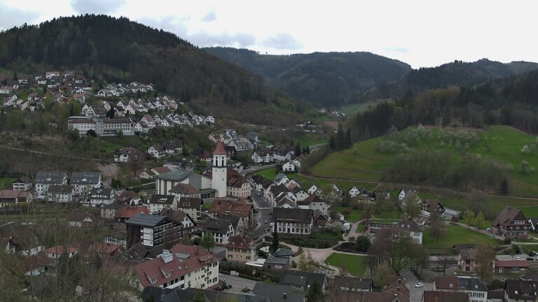 Dieses Bild zeigt eine Webcam-Aufnahme von Ottenhöfen, aufgenommen am Freitag, den 10.04.2026 um 16:10 Uhr