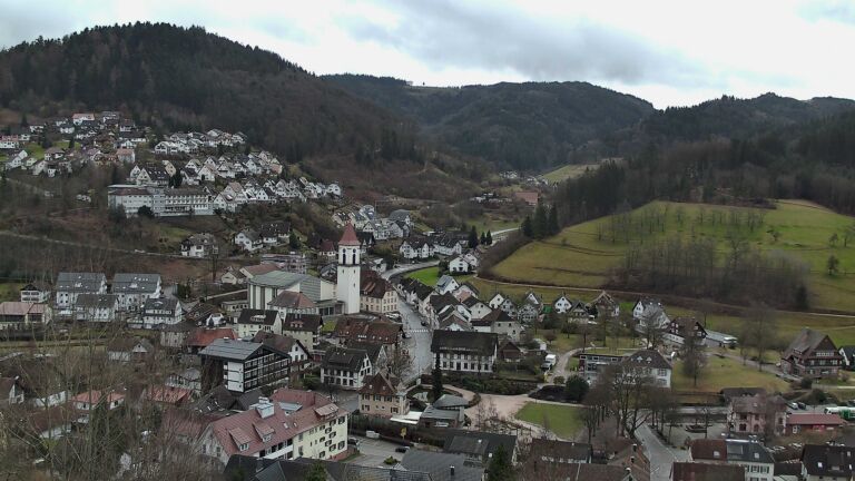 Dieses Bild zeigt eine Webcam-Aufnahme von Ottenhöfen, aufgenommen am Freitag, den 13.02.2026 um 12:30 Uhr