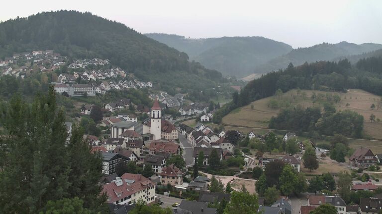 Dieses Bild zeigt eine Webcam-Aufnahme von Ottenhöfen, aufgenommen am Montag, den 17.08.2026 um 07:30 Uhr
