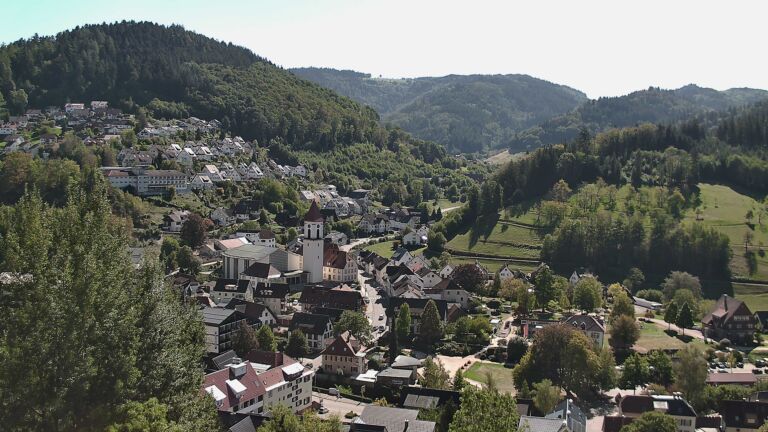 Dieses Bild zeigt eine Webcam-Aufnahme von Ottenhöfen, aufgenommen am Freitag, den 25.09.2026 um 13:20 Uhr