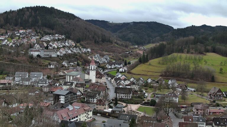 Dieses Bild zeigt eine Webcam-Aufnahme von Ottenhöfen, aufgenommen am Sonntag, den 22.02.2026 um 13:50 Uhr