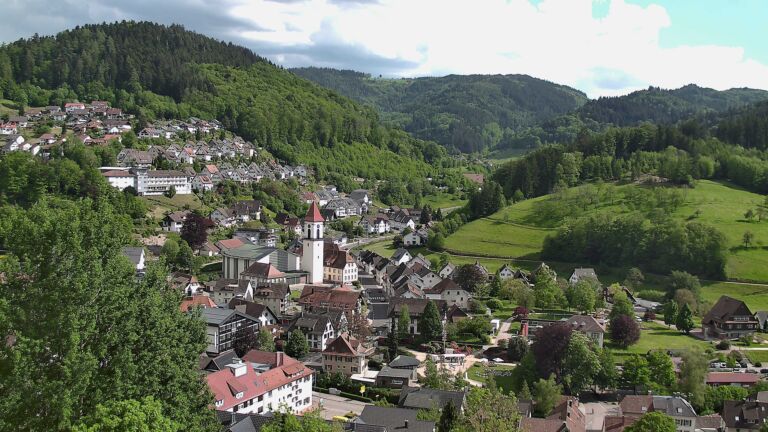 Dieses Bild zeigt eine Webcam-Aufnahme von Ottenhöfen, aufgenommen am Samstag, den 09.05.2026 um 16:40 Uhr