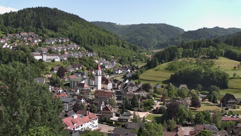 Dieses Bild zeigt eine Webcam-Aufnahme von Ottenhöfen, aufgenommen am Dienstag, den 26.05.2026 um 16:40 Uhr