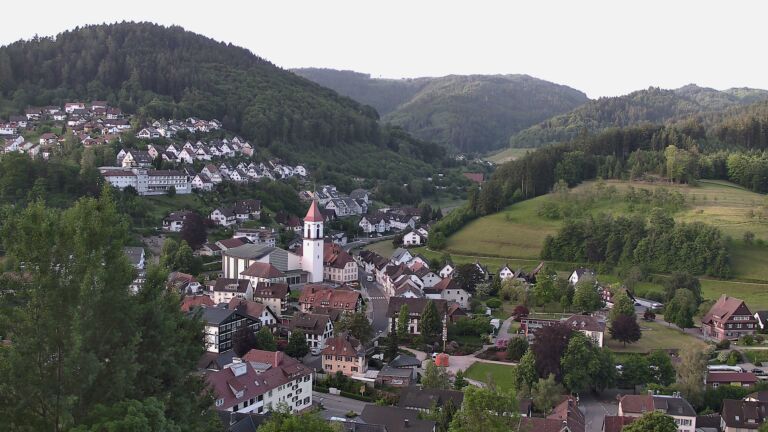 Dieses Bild zeigt eine Webcam-Aufnahme von Ottenhöfen, aufgenommen am Montag, den 25.05.2026 um 06:30 Uhr