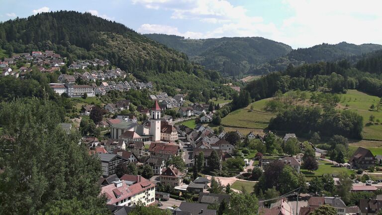 Dieses Bild zeigt eine Webcam-Aufnahme von Ottenhöfen, aufgenommen am Freitag, den 26.06.2026 um 15:30 Uhr