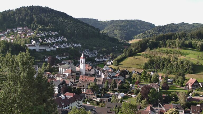 Dieses Bild zeigt eine Webcam-Aufnahme von Ottenhöfen, aufgenommen am Donnerstag, den 18.06.2026 um 07:40 Uhr