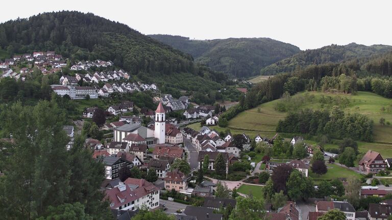 Dieses Bild zeigt eine Webcam-Aufnahme von Ottenhöfen, aufgenommen am Montag, den 08.06.2026 um 06:20 Uhr