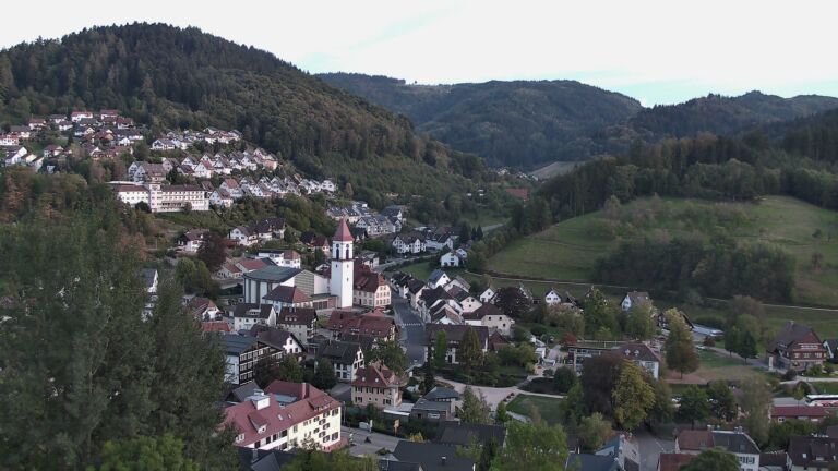 Dieses Bild zeigt eine Webcam-Aufnahme von Ottenhöfen, aufgenommen am Donnerstag, den 24.09.2026 um 19:10 Uhr