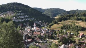 Dieses Bild zeigt eine Webcam-Aufnahme von Ottenhöfen, aufgenommen am Sonntag, den 12.07.2026 um 08:20 Uhr
