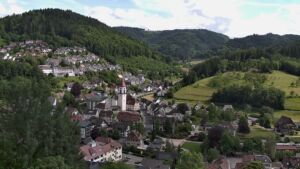 Dieses Bild zeigt eine Webcam-Aufnahme von Ottenhöfen, aufgenommen am Montag, den 01.06.2026 um 16:20 Uhr