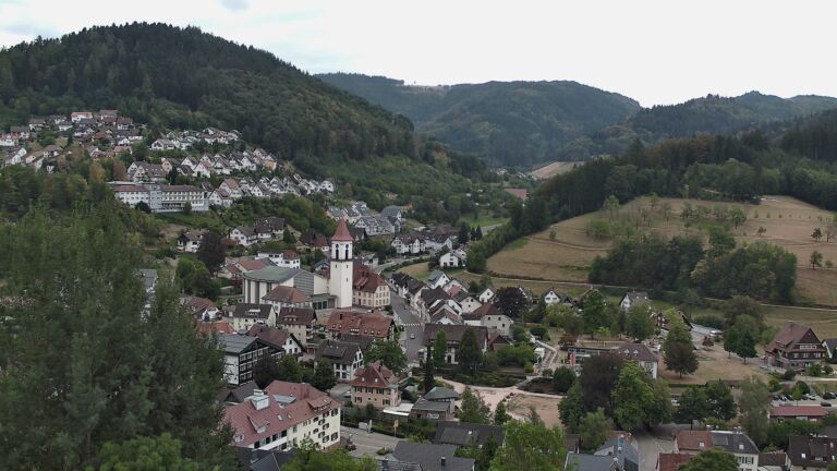 Dieses Bild zeigt eine Webcam-Aufnahme von Ottenhöfen, aufgenommen am Dienstag, den 18.08.2026 um 09:20 Uhr