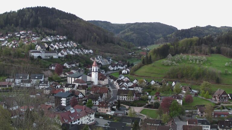 Dieses Bild zeigt eine Webcam-Aufnahme von Ottenhöfen, aufgenommen am Freitag, den 17.04.2026 um 06:30 Uhr