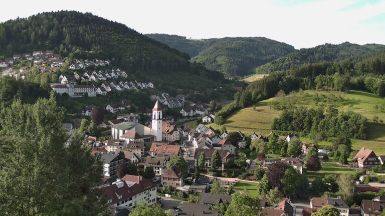 Dieses Bild zeigt eine Webcam-Aufnahme von Ottenhöfen, aufgenommen am Montag, den 08.06.2026 um 07:40 Uhr