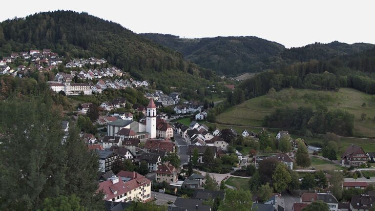 Dieses Bild zeigt eine Webcam-Aufnahme von Ottenhöfen, aufgenommen am Samstag, den 12.09.2026 um 19:30 Uhr