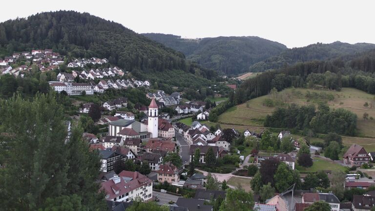 Dieses Bild zeigt eine Webcam-Aufnahme von Ottenhöfen, aufgenommen am Freitag, den 10.07.2026 um 05:50 Uhr