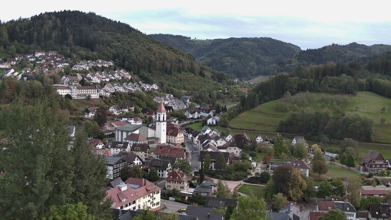Dieses Bild zeigt eine Webcam-Aufnahme von Ottenhöfen, aufgenommen am Sonntag, den 11.10.2026 um 18:20 Uhr